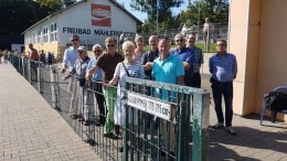 Mitglieder der CDU-Fraktion und Bezirksvertreter besuchen das Freibad Mählersbeck