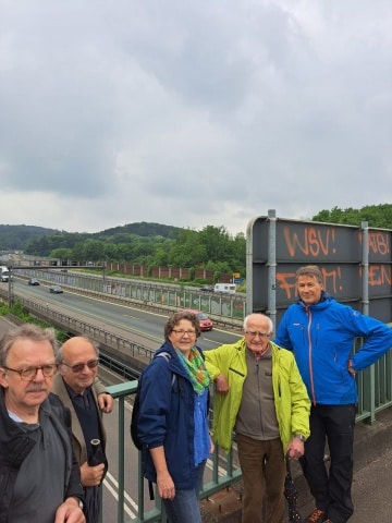Ortstermin an der Brücke im Autobahnkreuz Sonnborn: Gemeinsam Druck auf die Autobahn GmbH aufrechterhalten